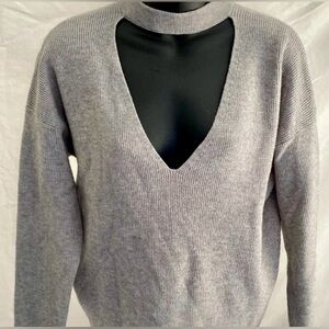 Forever 21 Choker Sweater Women’s Size Medium Gray V-neck